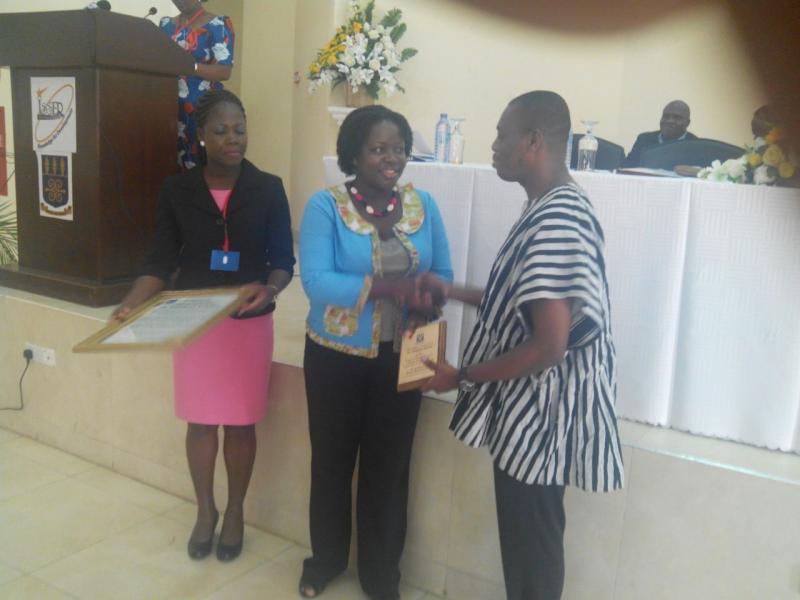 Professor Nana Aba Amfo, Dean of the School of Languages presenting the award to Dr. Kingsley Nyarko